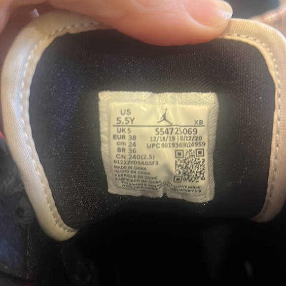 Nike Air Jordan 1 Mid Chicago Red/Black High-Top Sneakers Shoes youth Size 5.5 - Picture 4 of 7